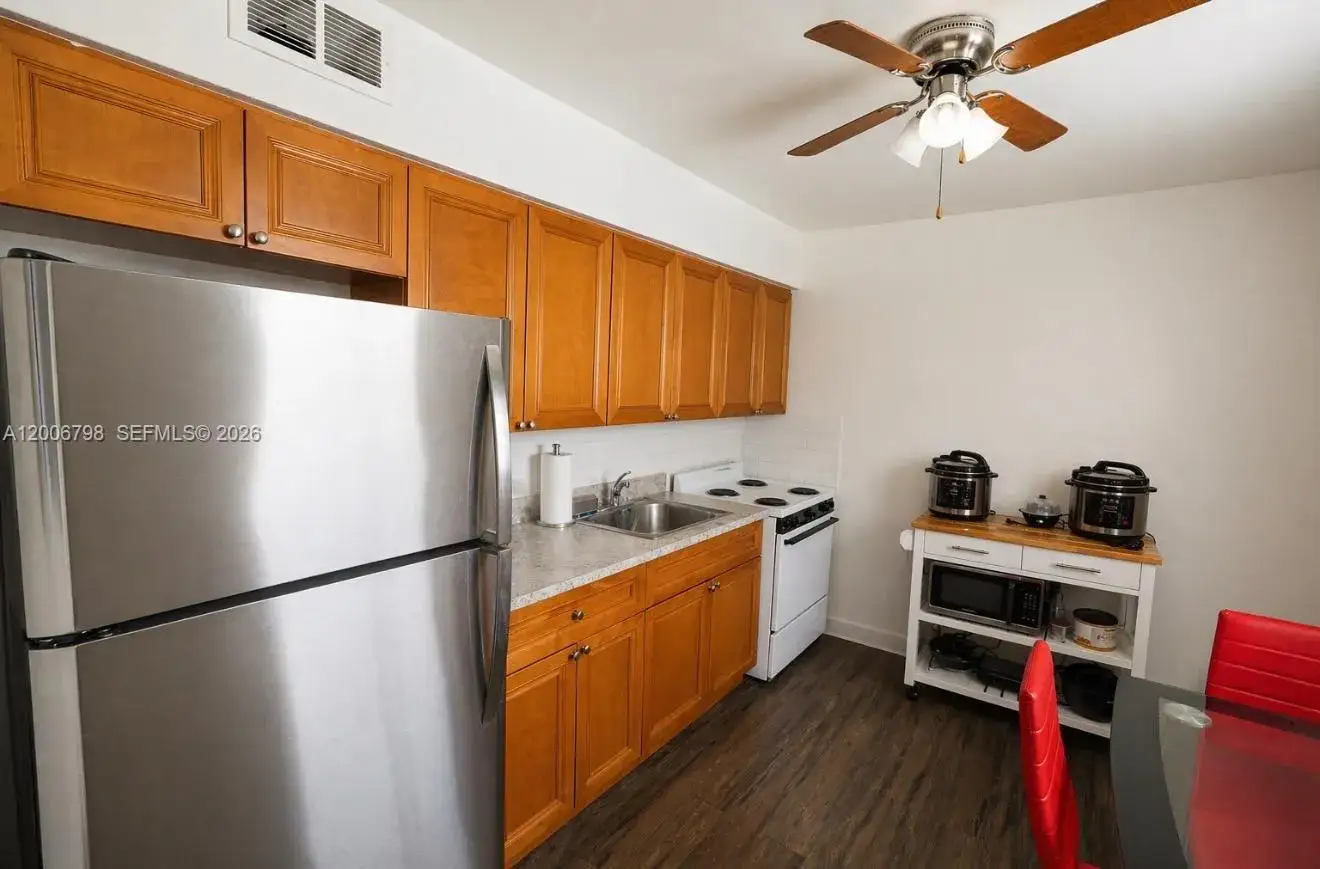 2 bedroom 1 bath Residential Lease for rent at 6031 W Flagler St # 8, Miami FL 33144