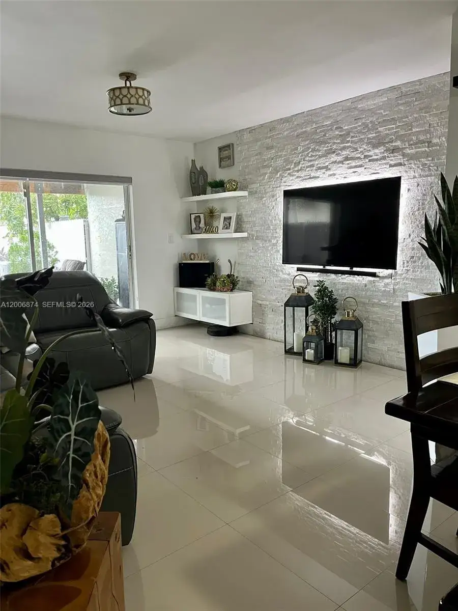 3 bedroom 2 bath Residential Lease for rent at 1155 NW 123rd Ct # 601, Miami FL 33182