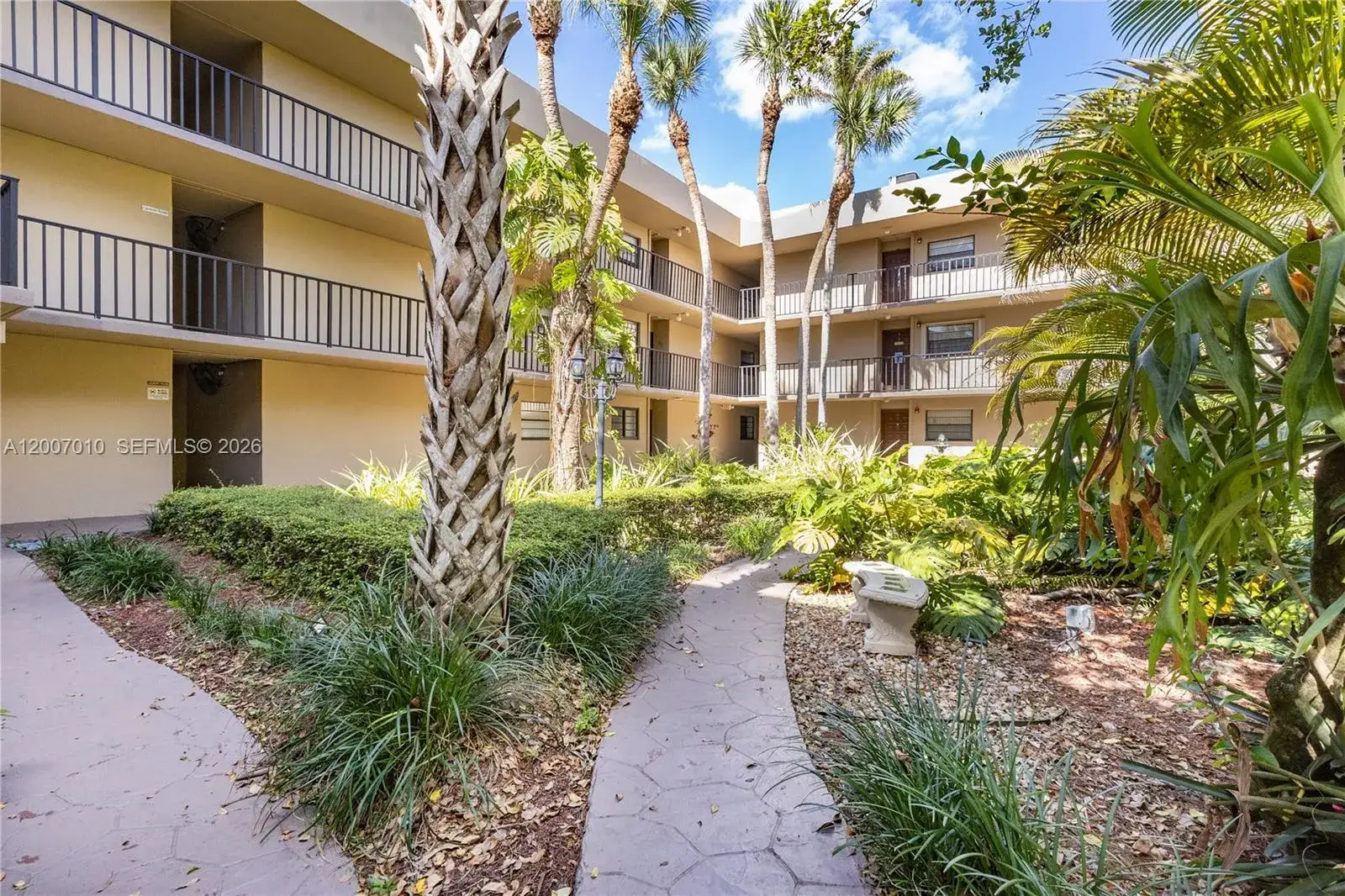 1 bedroom 1 bath Residential Lease for rent at 10855 SW 112th Ave # 211, Miami FL 33176