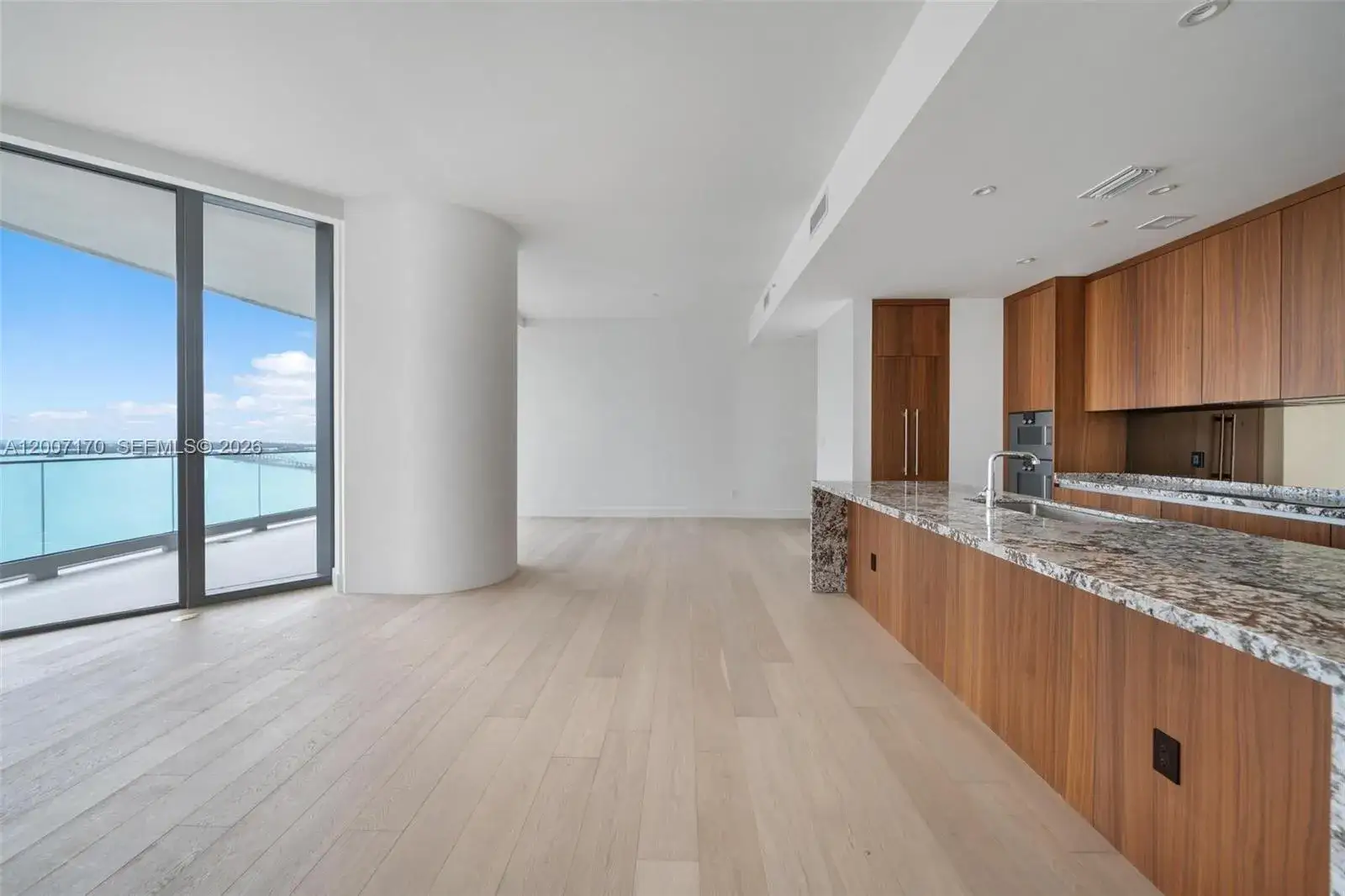 3 bedroom 3 bath Residential Lease for rent at 175 SE 25th RD # 1904, Miami FL 33129
