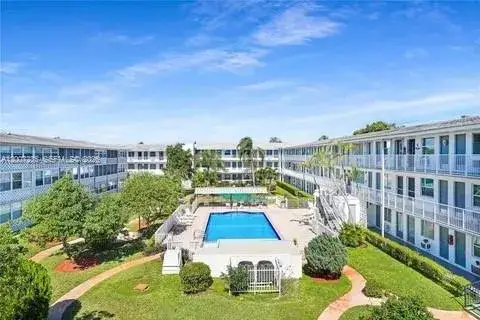 1 bedroom 1 bath Residential for sale at 15610 NE 6th Ave # 18C, Miami FL 33162