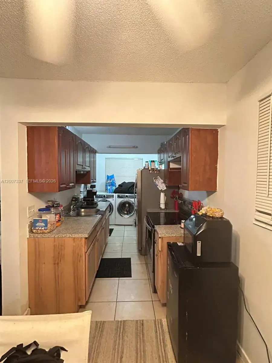 1 bedroom 1 bath Residential Lease for rent at 1100 NE 1st Ct # 104, Hallandale Beach FL 33009