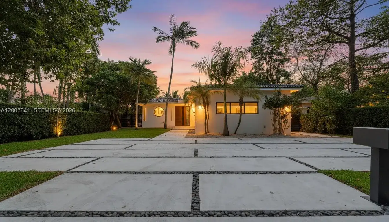 4 bedroom 4 bath Residential for sale at 550 S Shore Dr, Miami Beach FL 33141