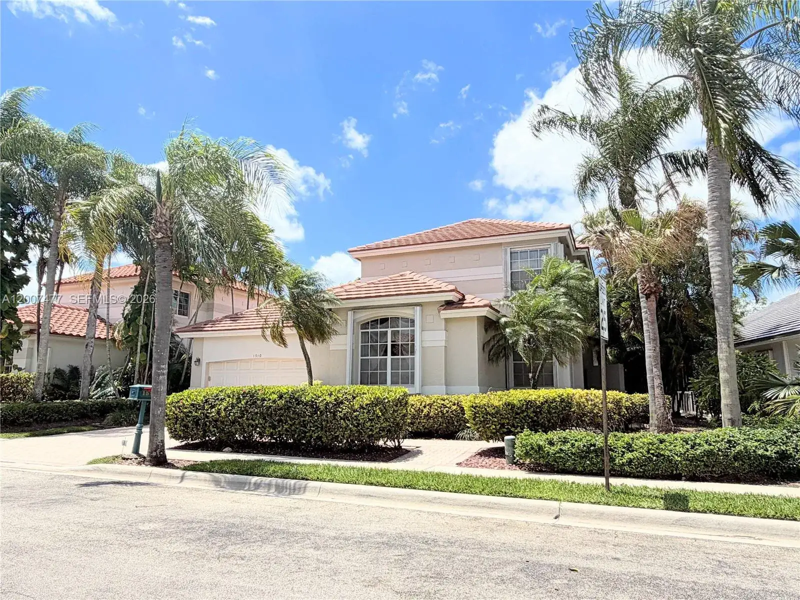 4 bedroom 3 bath Residential for sale at 1510 W Lacosta Dr W, Pembroke Pines FL 33027