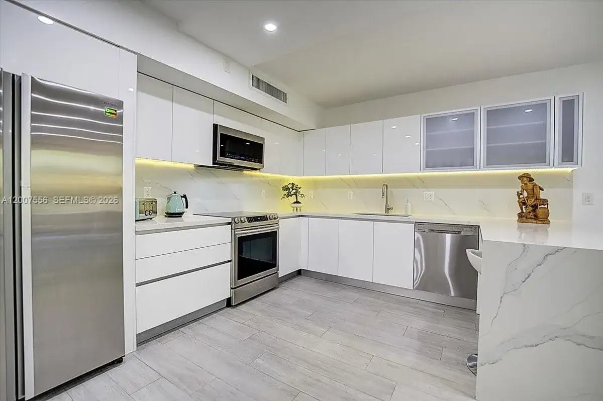 3 bedroom 2 bath Residential Lease for rent at 101 E Crandon Blvd # 276, Key Biscayne FL 33149