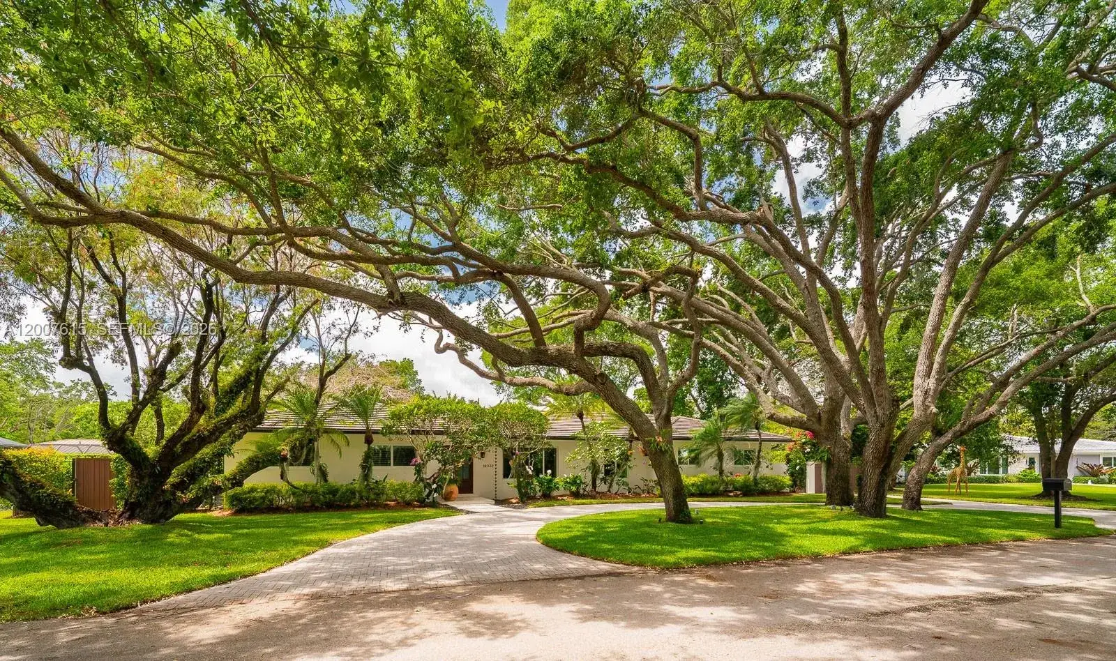 4 bedroom 2 bath Residential for sale at 16032 SW 74th Pl, Palmetto Bay FL 33157