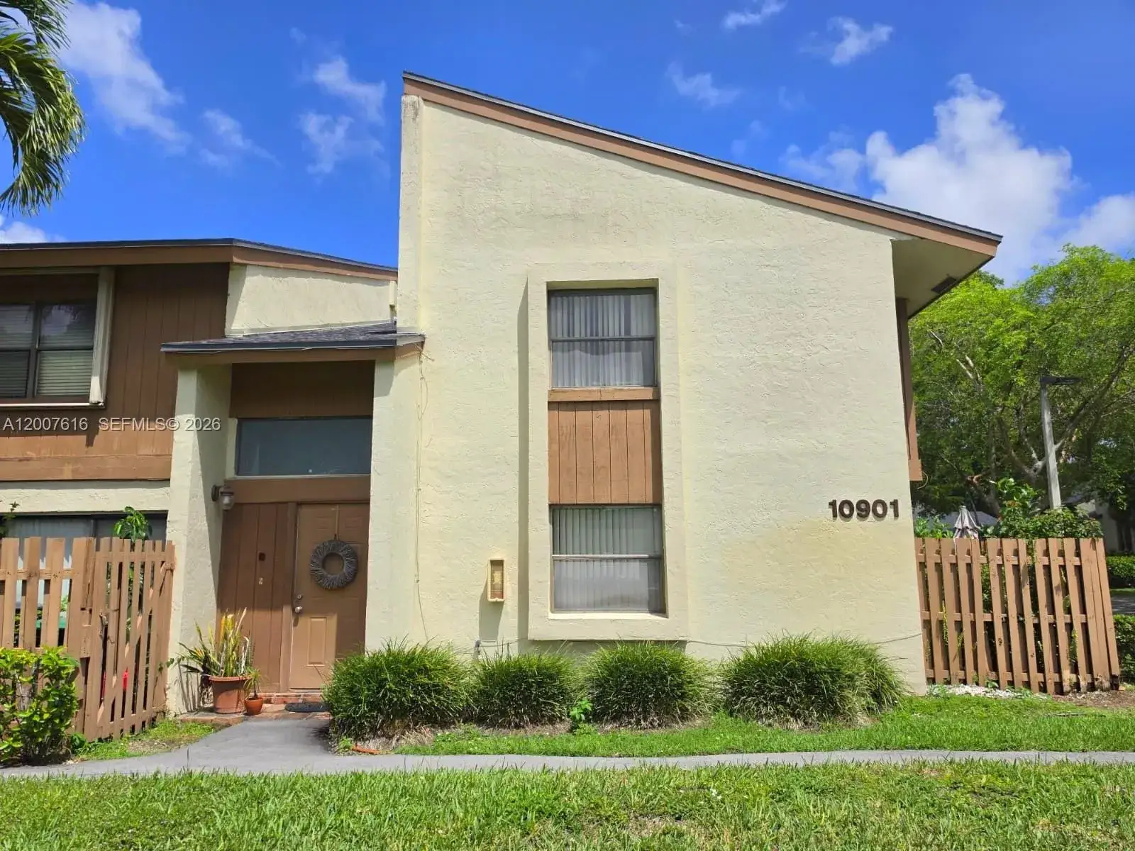 3 bedroom 2 bath Residential for sale at 10901 SW 113th Pl # 66B, Miami FL 33176