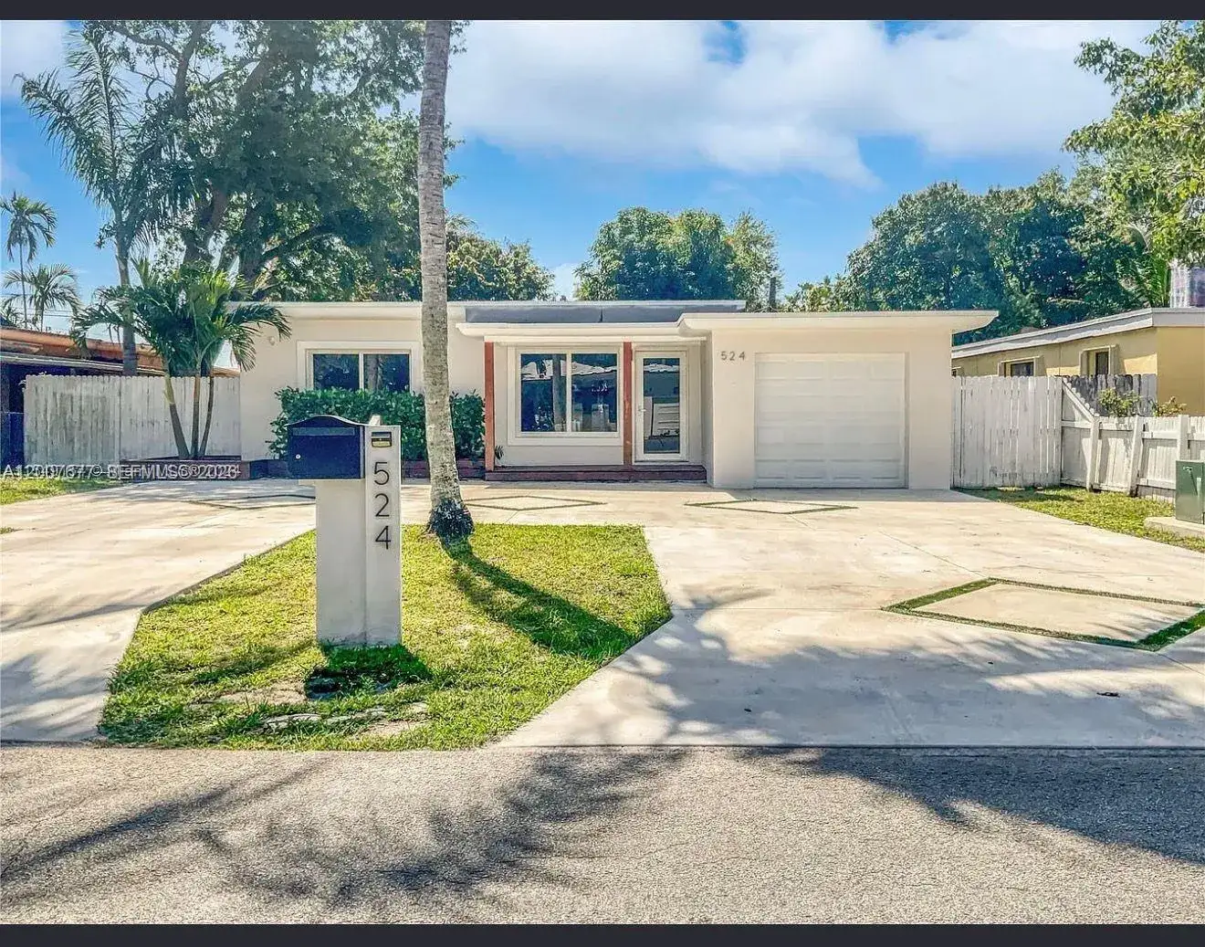 3 bedroom 2 bath Residential for sale at 524 NE 160th St, Miami FL 33162