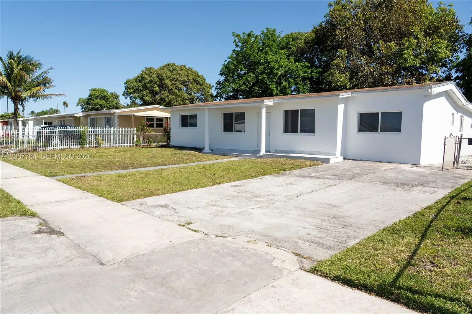 3 bedroom 1 bath Residential Lease for rent at 4000 NW 195th St, Miami Gardens FL 33055