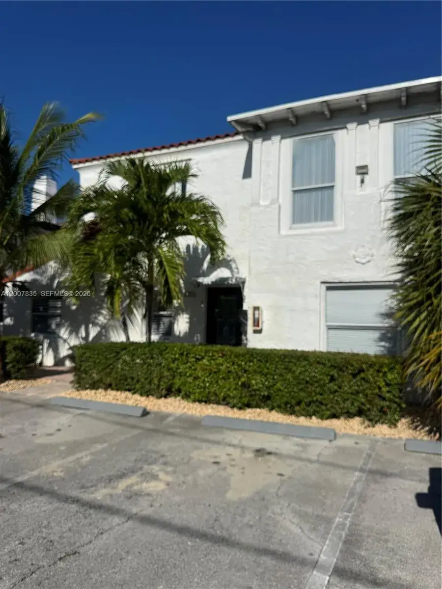 2 bedroom 1 bath Residential Lease for rent at 2816 Pine Tree Dr # 3, Miami Beach FL 33140