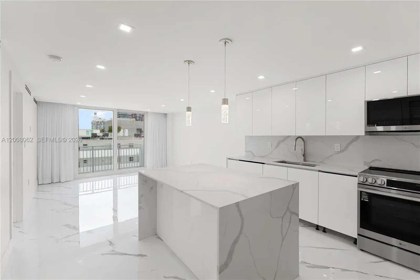 1 bedroom 1 bath Residential Lease for rent at 345 Ocean Dr # 708, Miami Beach FL 33139