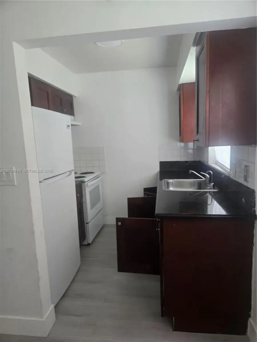 2 bedroom 1 bath Residential Lease for rent at 4090 NW 31st Ter # 3, Lauderdale Lakes FL 33309