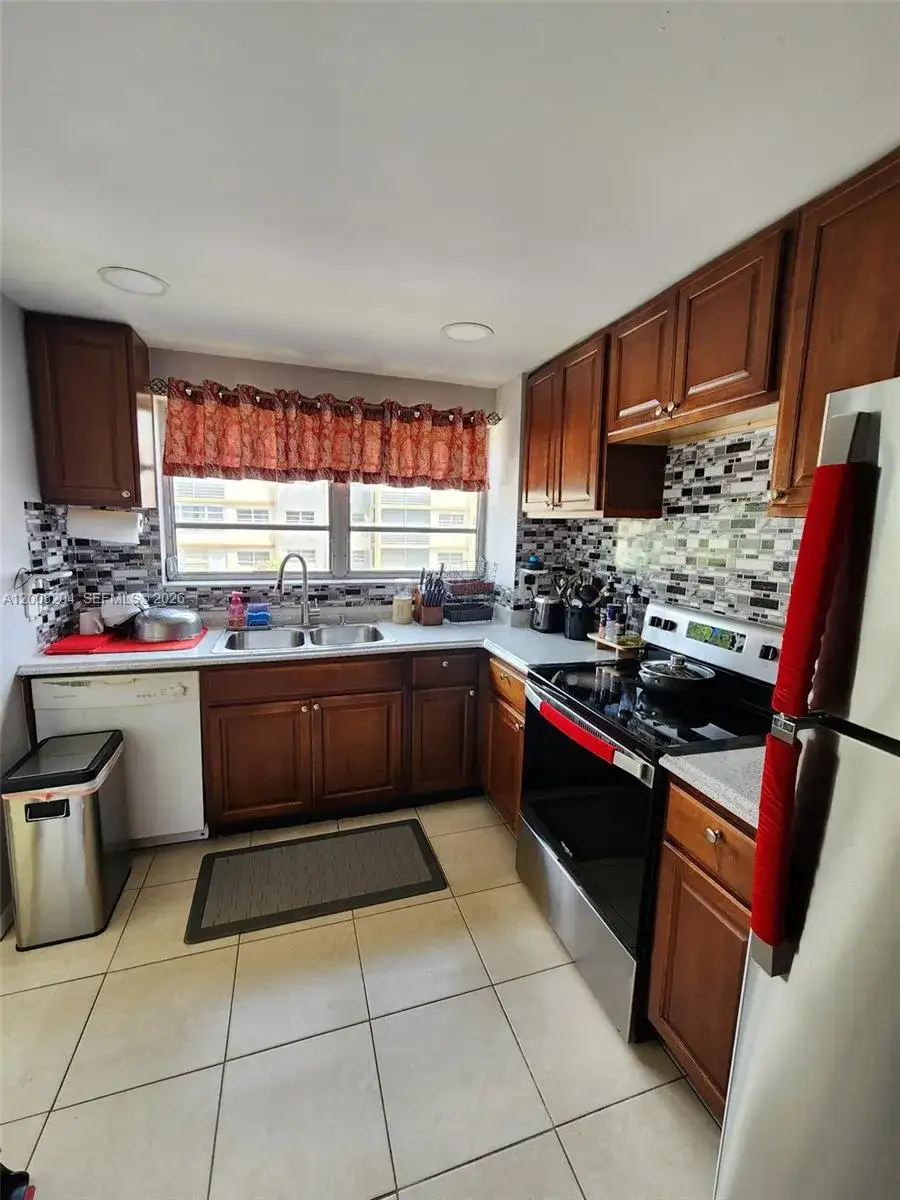 2 bedroom 2 bath Residential for sale at 2201 NW 41st Ave # 208, Lauderhill FL 33313