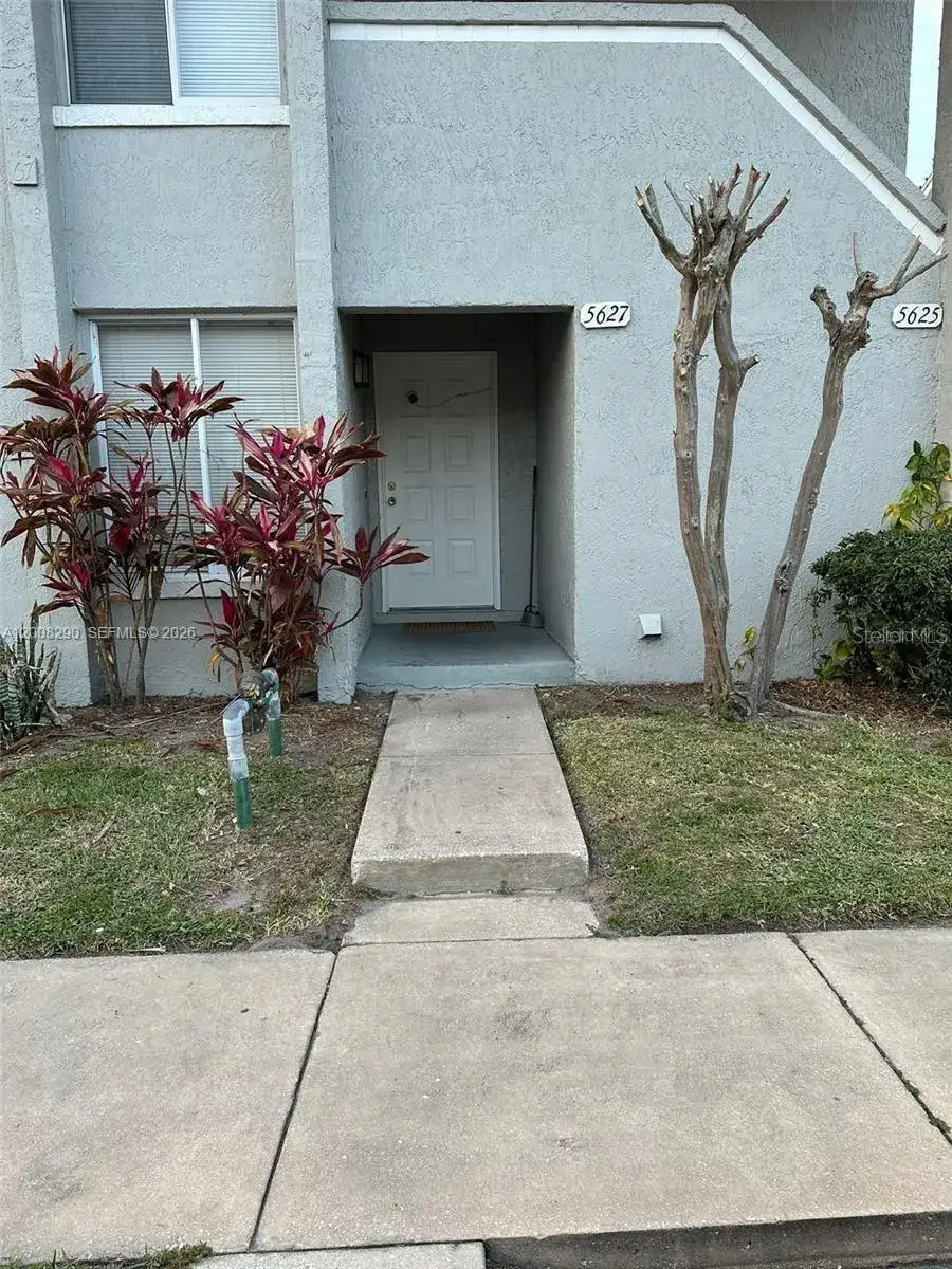 2 bedroom 2 bath Residential for sale at 5627 Blue Shadows Court # 3, Orlando FL 32811