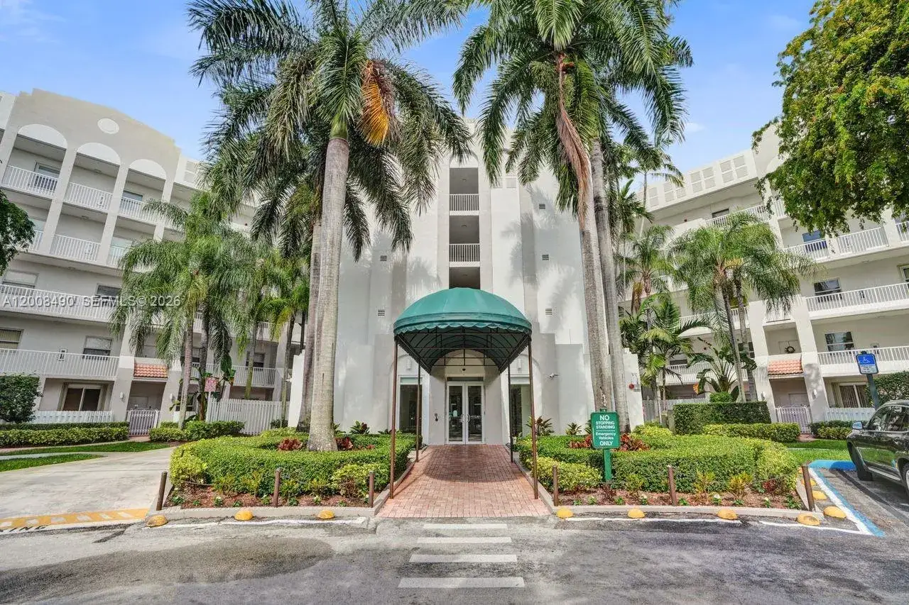 3 bedroom 2 bath Residential for sale at 10750 NW 66th St # 203, Doral FL 33178