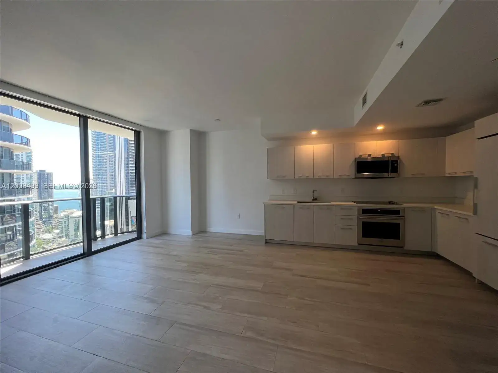 1 bedroom 1 bath Residential Lease for rent at 55 SW 9th St # 2702, Miami FL 33130