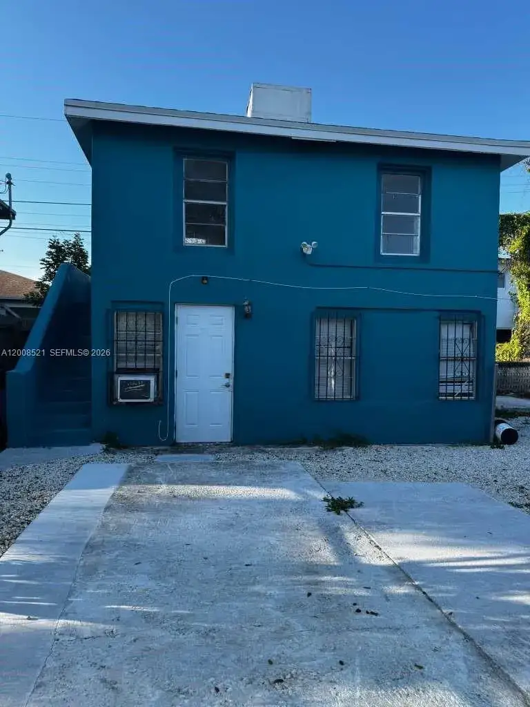 1 bedroom 1 bath Residential Lease for rent at 1121 NW 40th St # 4, Miami FL 33127