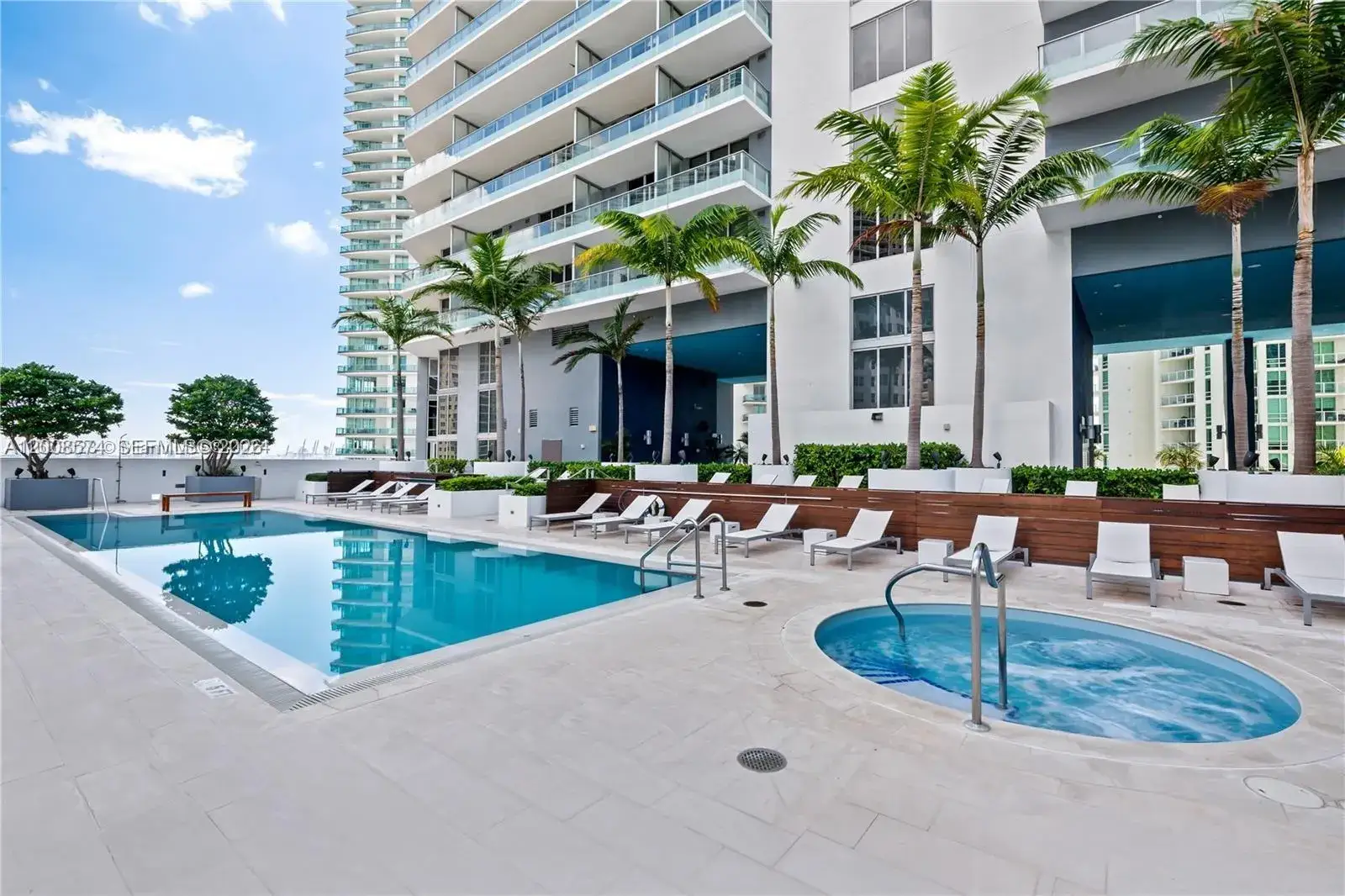 1 bedroom 1 bath Residential Lease for rent at 1300 Brickell Bay Dr # 807, Miami FL 33131