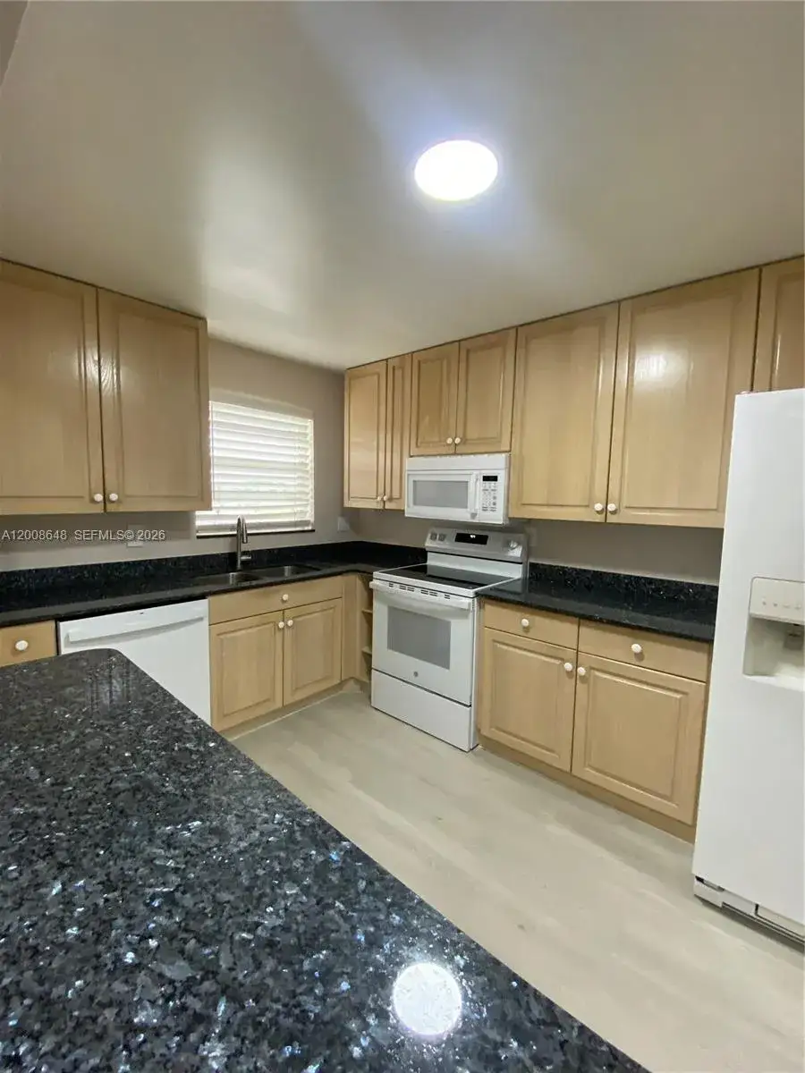 2 bedroom 2 bath Residential for sale at 605 S State Road 7 # 3F, Margate FL 33068