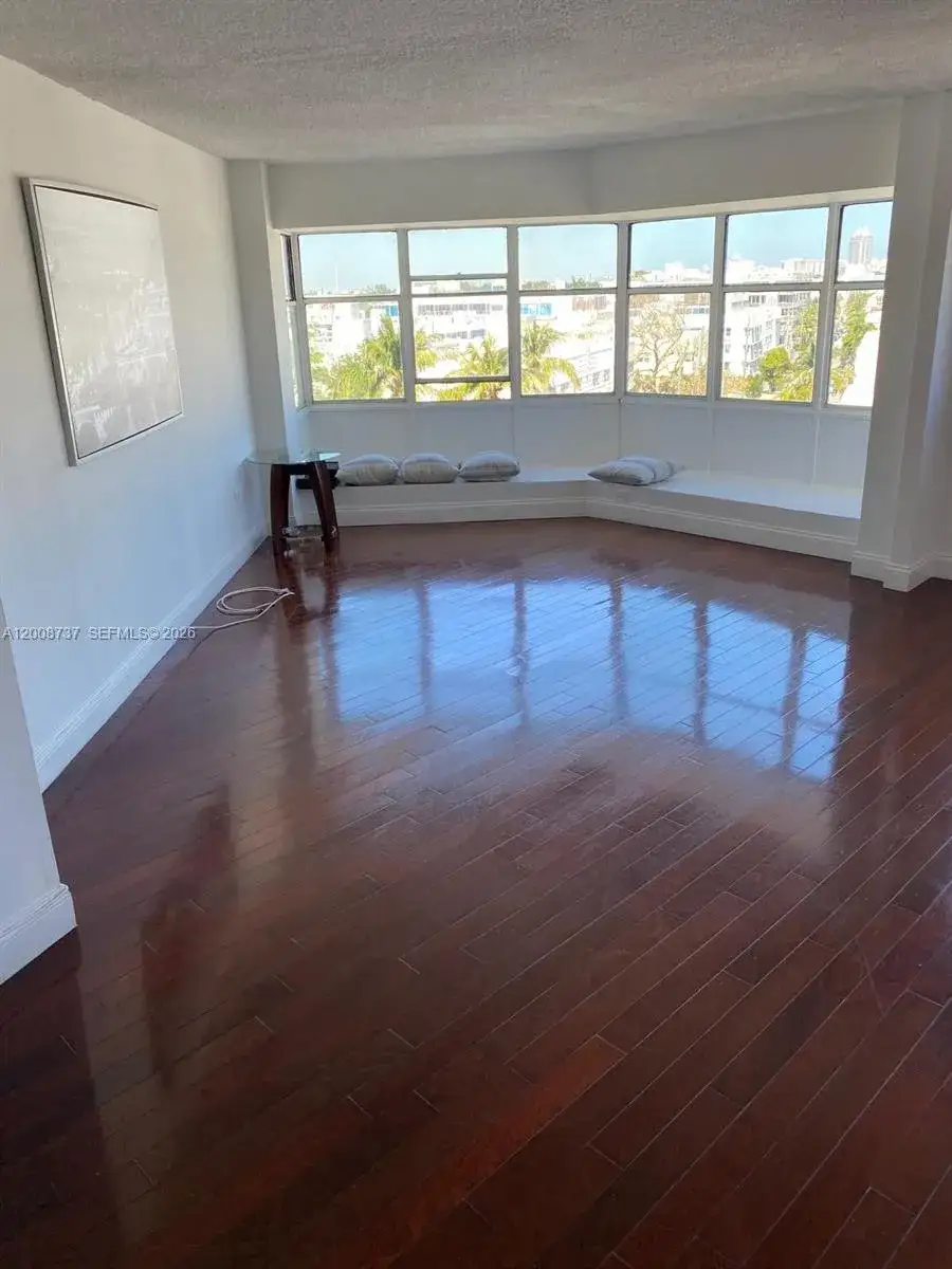 1 bedroom 1 bath Residential Lease for rent at 1881 Washington Ave # 7C, Miami Beach FL 33139