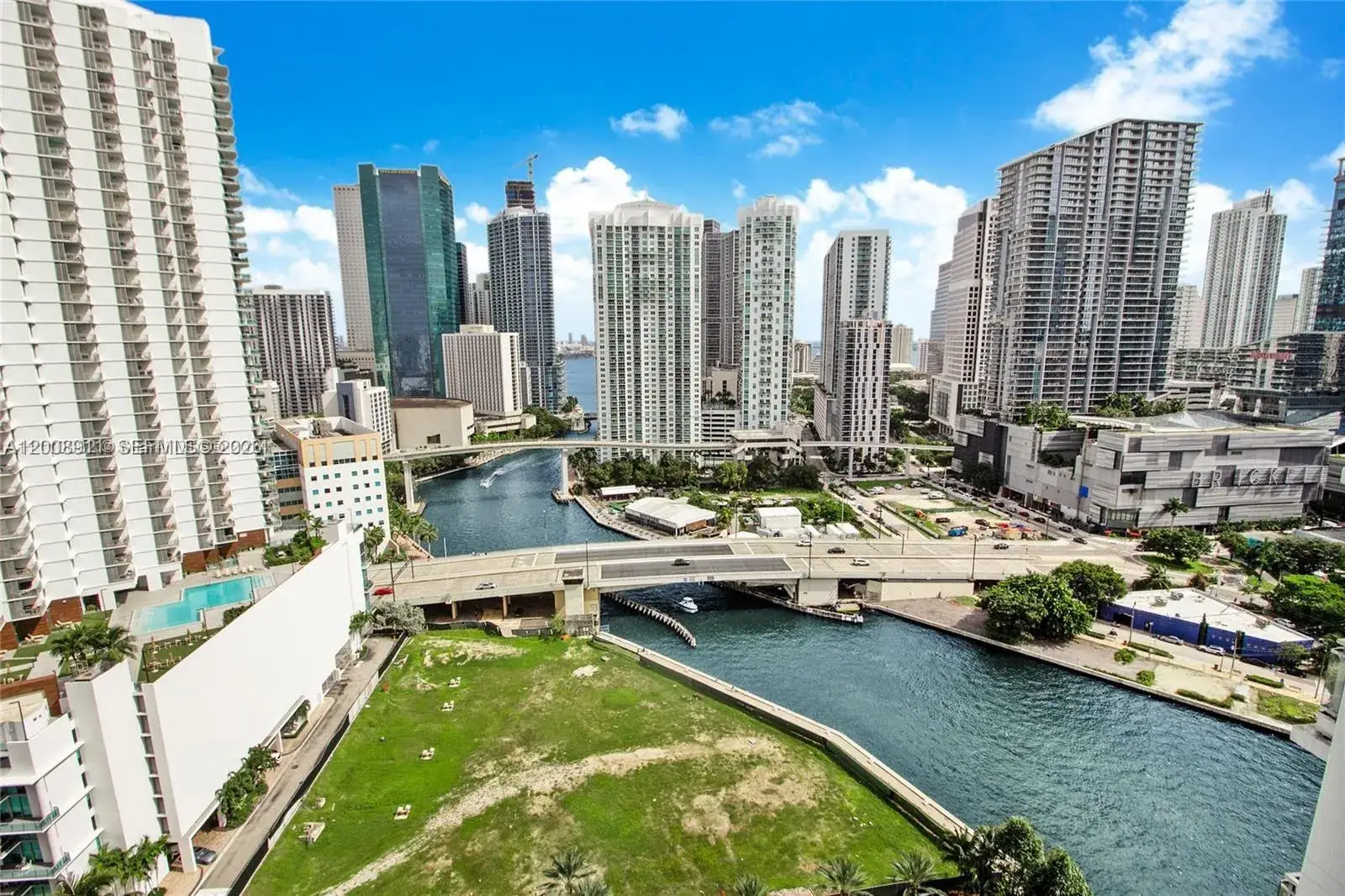 2 bedroom 2 bath Residential for sale at 92 SW 3rd St # 2510, Miami FL 33130
