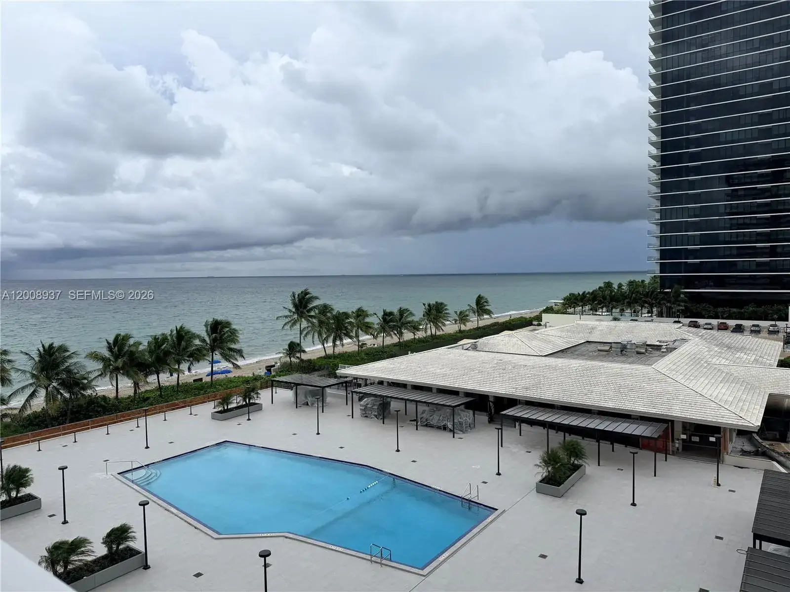 1 bedroom 1 bath Residential Lease for rent at 1950 S Ocean Dr # 5L, Hallandale Beach FL 33009