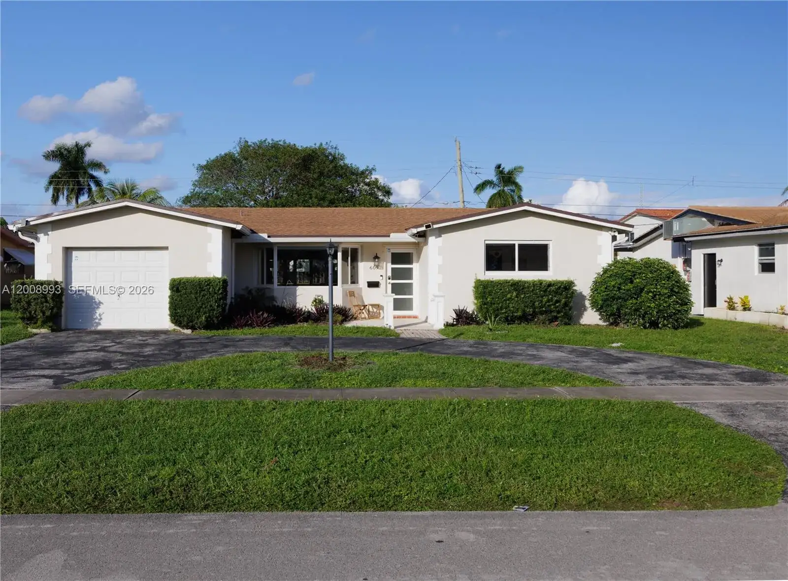 3 bedroom 2 bath Residential for sale at 609 S Crescent Dr, Hollywood FL 33021