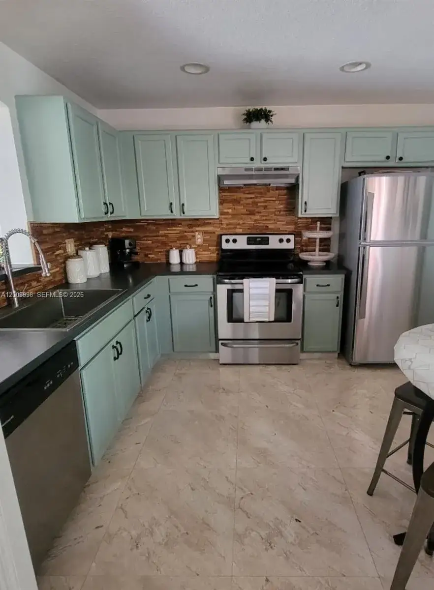 3 bedroom 2 bath Residential for sale at 16504 SW 71st Ter, Miami FL 33193