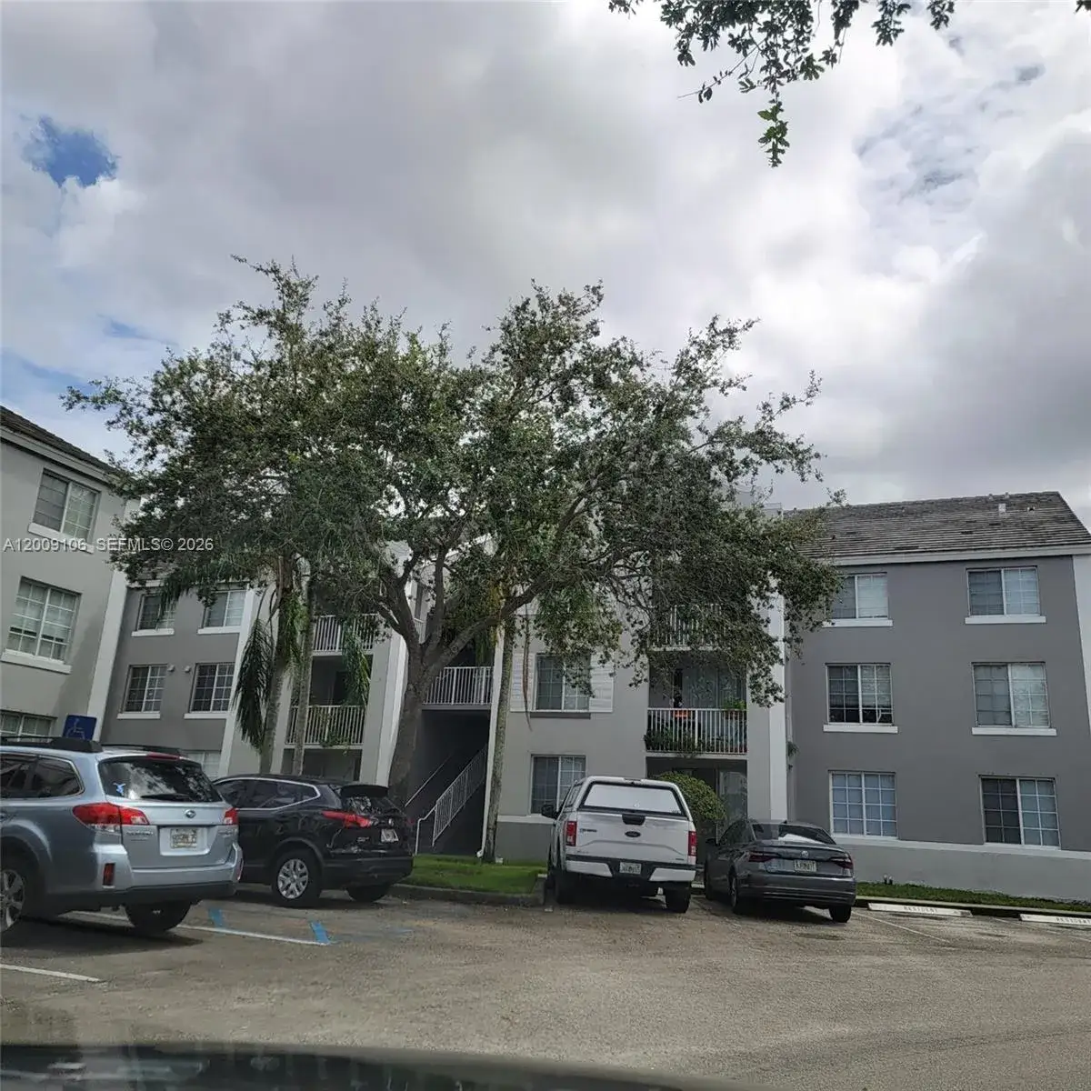 3 bedroom 2 bath Residential for sale at 711 SW 111th Way # 301, Pembroke Pines FL 33025