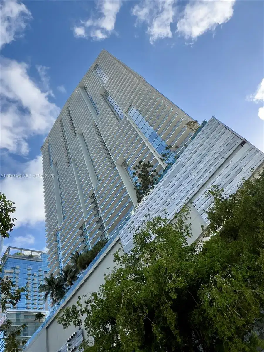 2 bedroom 2 bath Residential for sale at 68 SE 6th St # 3611, Miami FL 33131