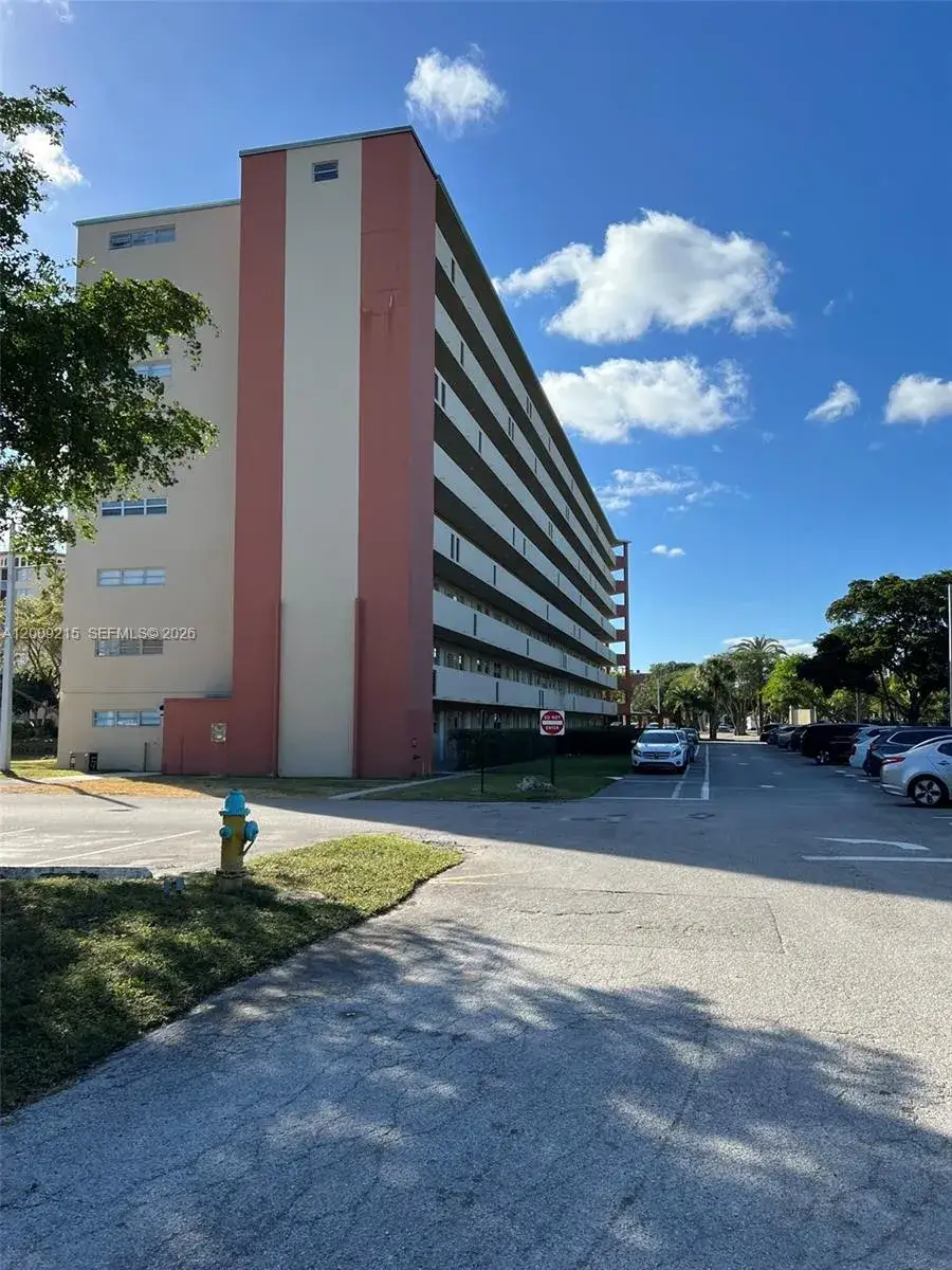 2 bedroom 2 bath Residential Lease for rent at 1770 NE 191st St # 1, Miami FL 33179