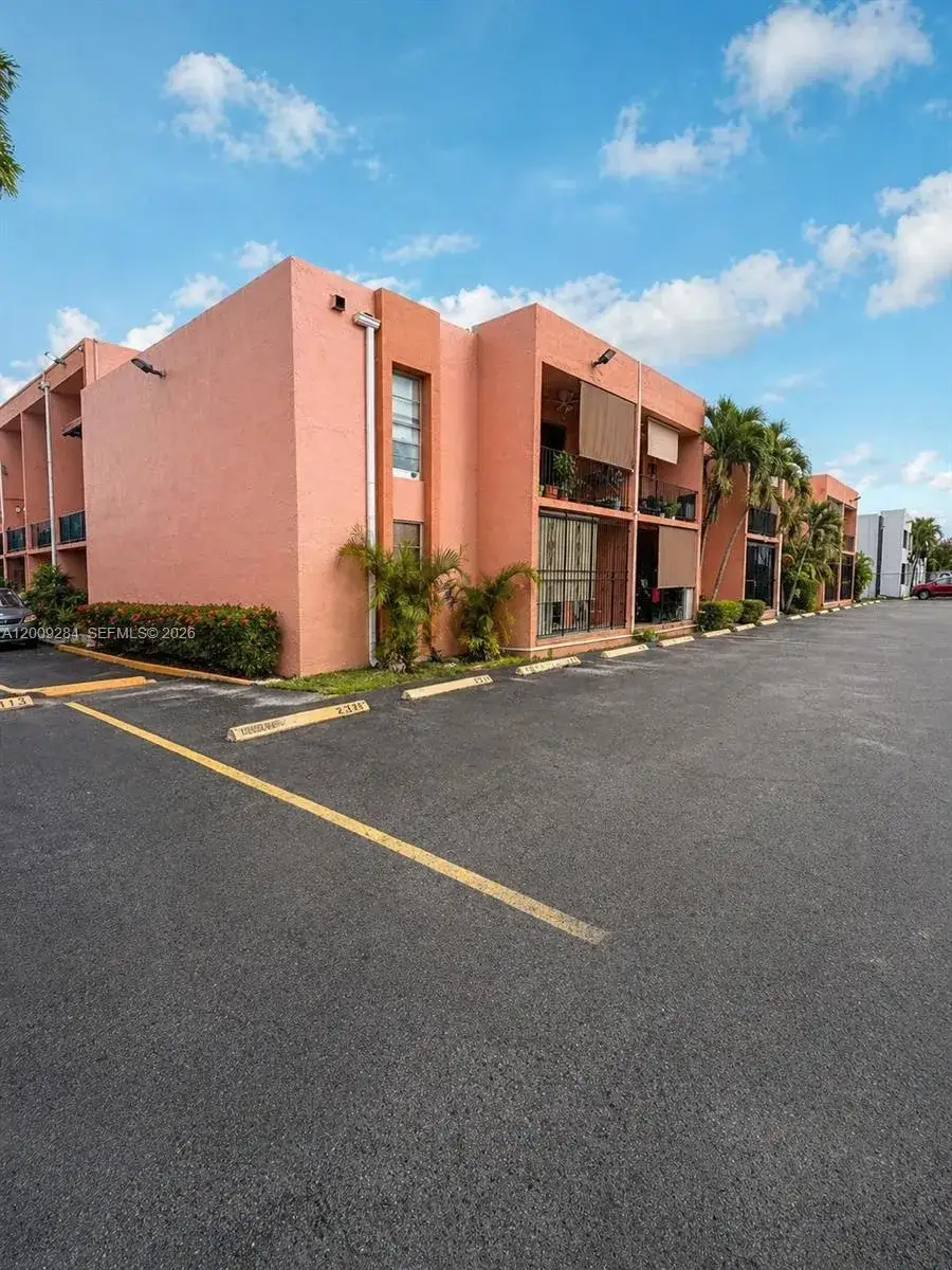 1 bedroom 1 bath Residential for sale at 1300 W 47th Pl # 218A, Hialeah FL 33012