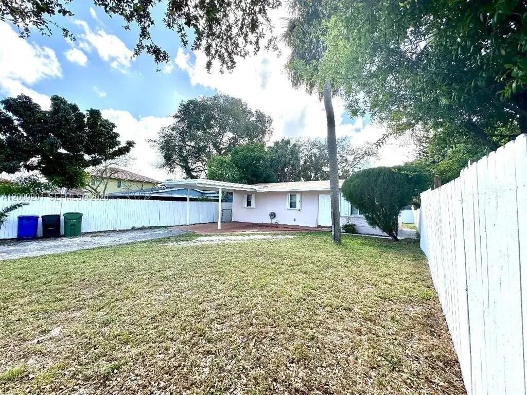 3 bedroom 2 bath Residential Lease for rent at 525 NW 15th Ter, Fort Lauderdale FL 33311