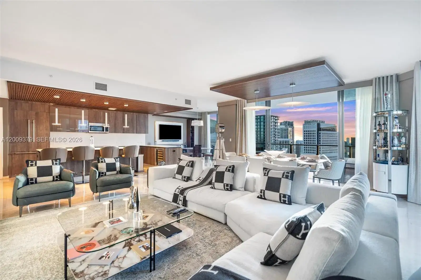4 bedroom 4 bath Residential for sale at 88 SW 7th St # 3801, Miami FL 33130