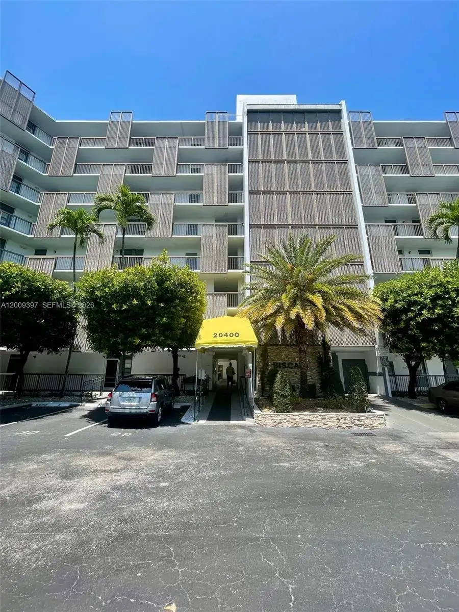 2 bedroom 2 bath Residential for sale at 20400 W Country Club Dr # 608, Aventura FL 33180