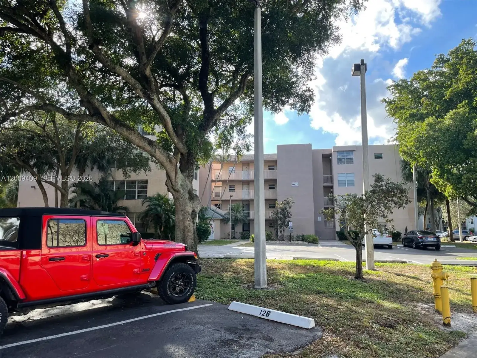 2 bedroom 2 bath Residential Lease for rent at 9471 Evergreen Pl # 401, Davie FL 33324