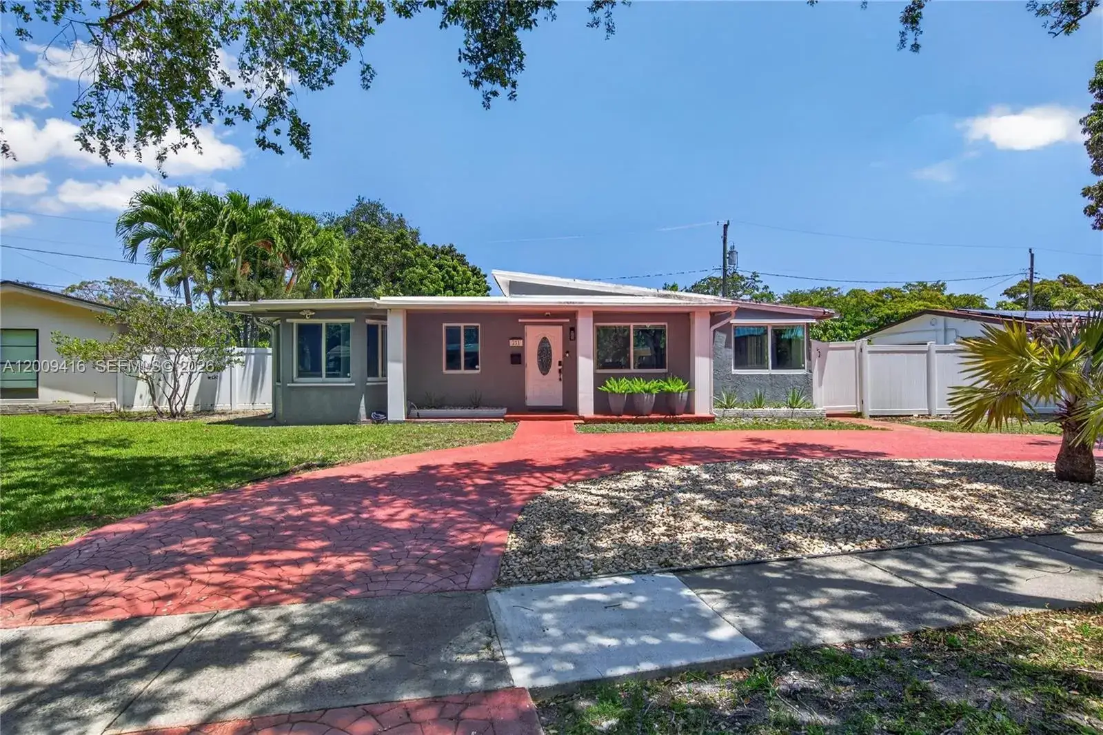 3 bedroom 3 bath Residential for sale at 211 S 57th Way, Hollywood FL 33023