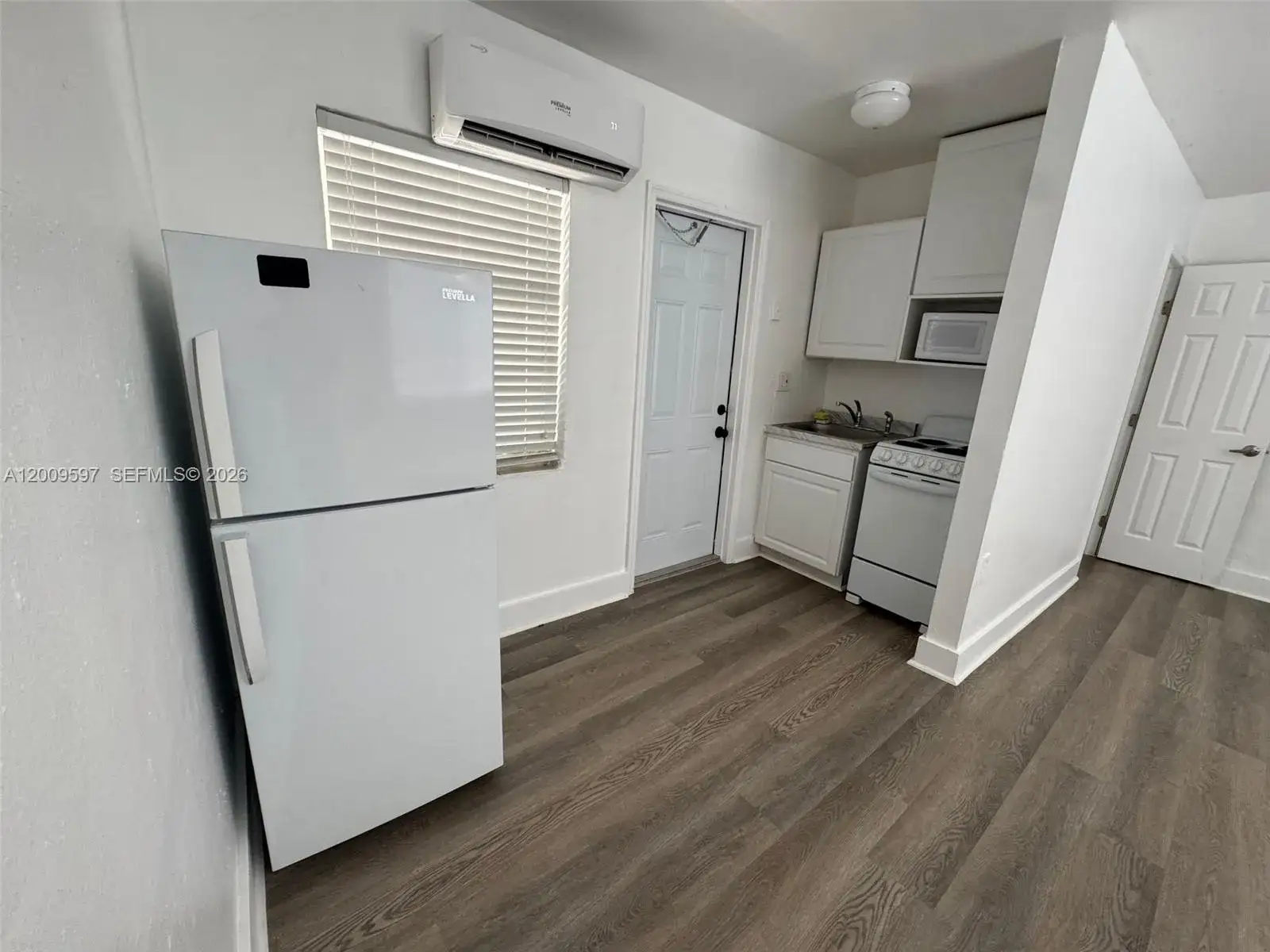 1 bath Residential Lease for rent at 240 NW 64 str # 4, Miami FL 33150