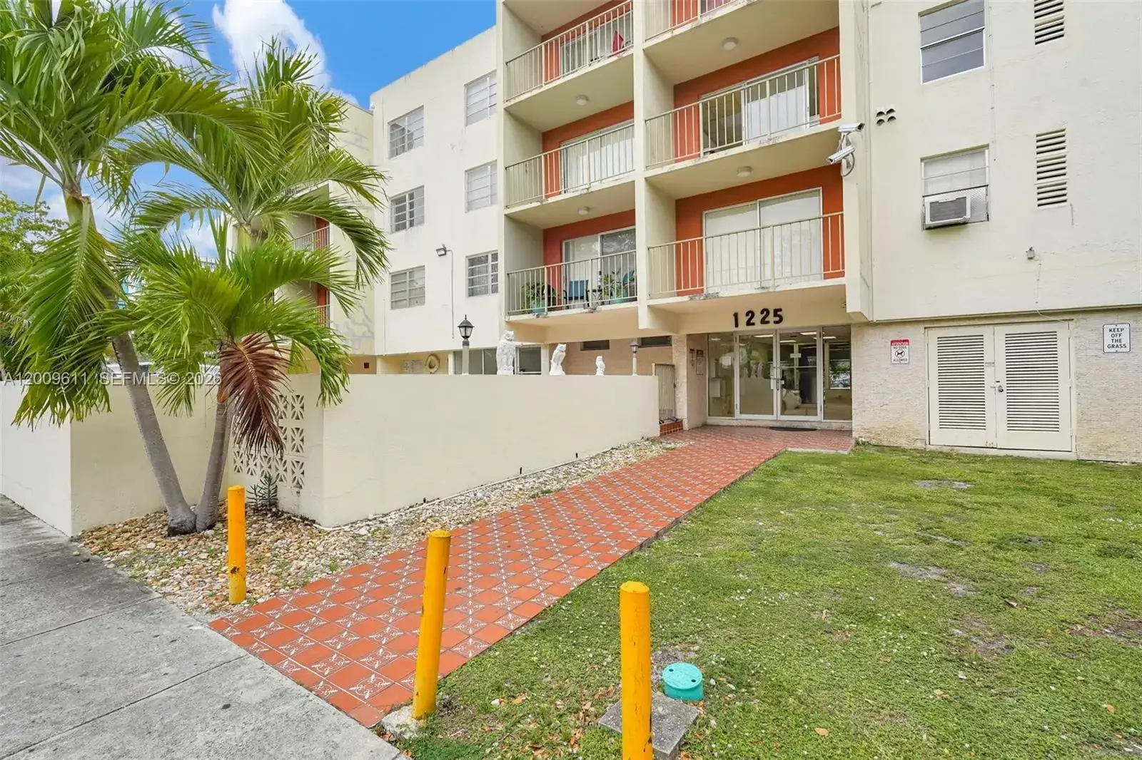 2 bedroom 1 bath Residential for sale at 1225 NE 124th St # 49C, North Miami FL 33161