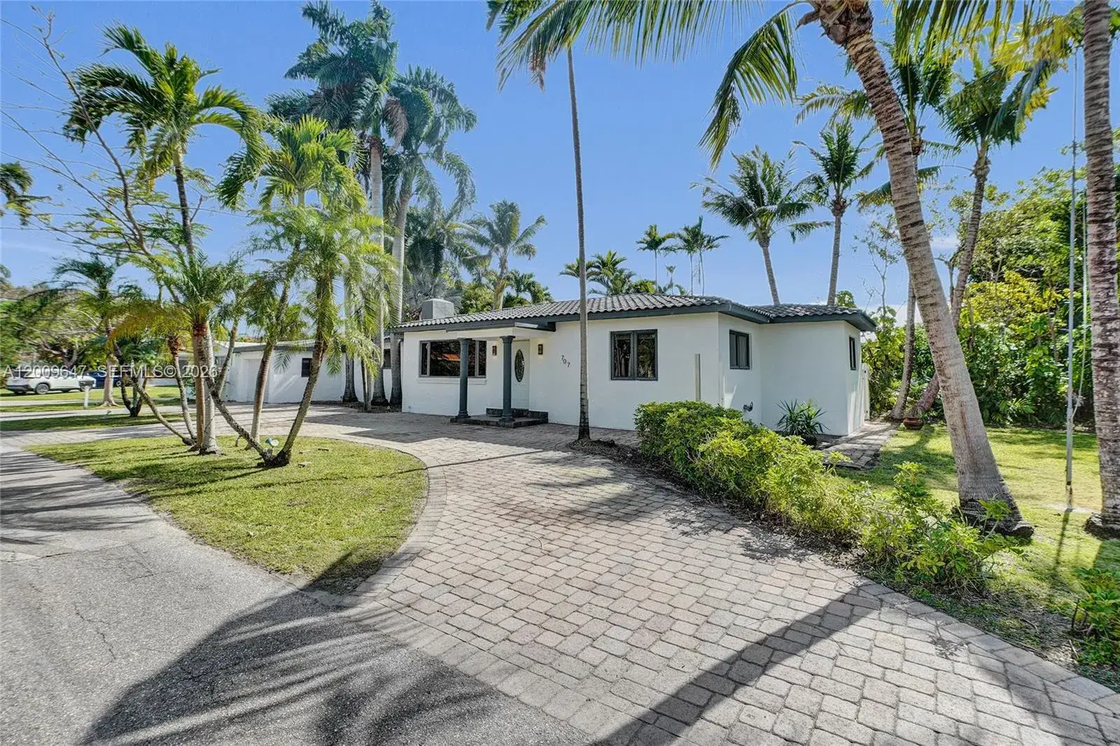 3 bedroom 3 bath Residential for sale at 707 N 13 AVENUE, Hollywood FL 33019