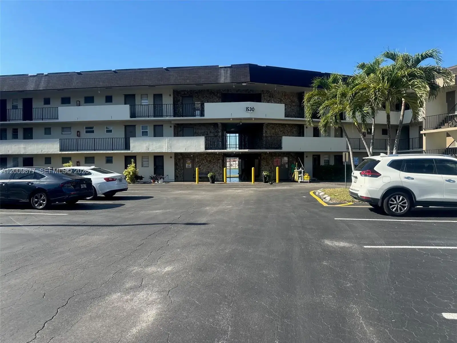 1 bedroom 1 bath Residential for sale at 1530 NE 191st St # 205, Miami FL 33179
