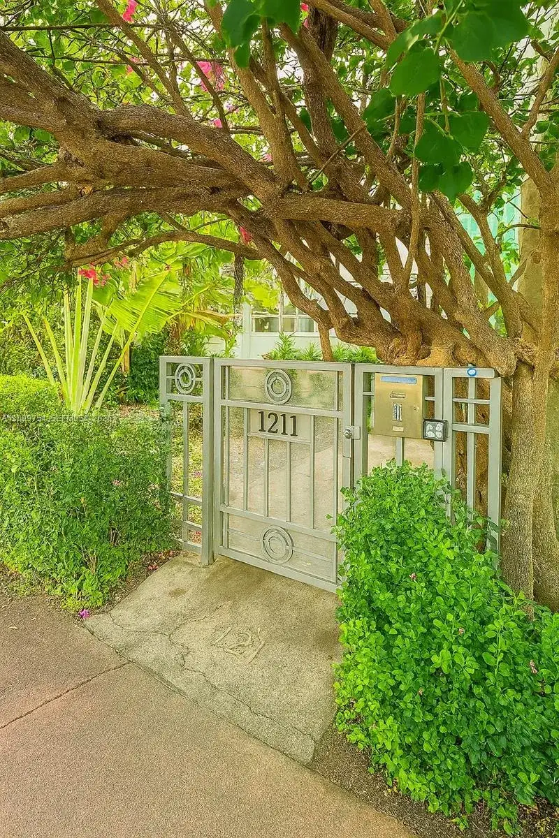 1 bedroom 1 bath Residential for sale at 1211 Pennsylvania Ave # B1, Miami Beach FL 33139