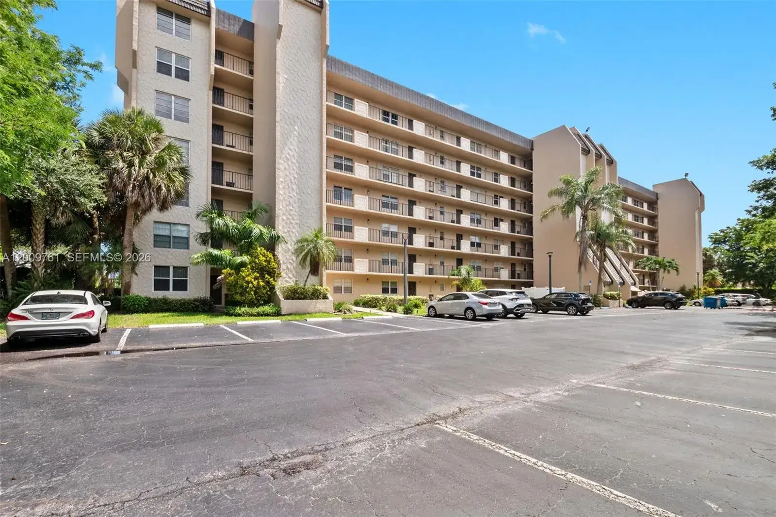 2 bedroom 2 bath Residential for sale at 3300 W Rolling Hills Cir # 510, Davie FL 33328
