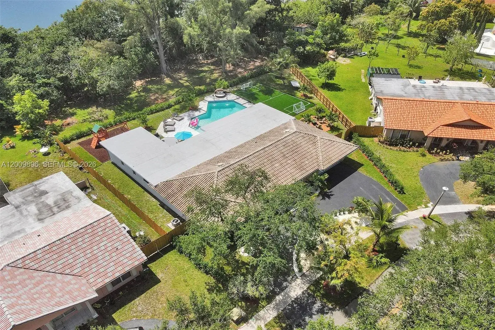 7 bedroom 4 bath Residential for sale at 1960 SW 51st Ter, Plantation FL 33317