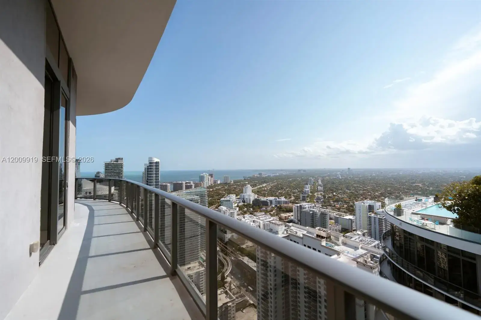 4 bedroom 4 bath Residential Lease for rent at 45 SW 9th St # 4906, Miami FL 33130
