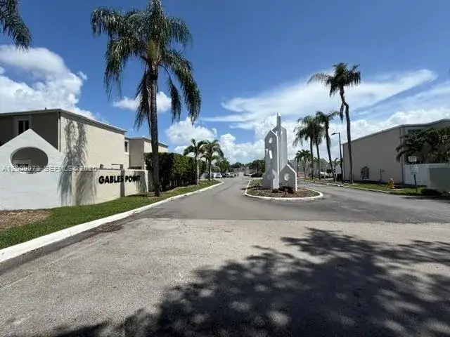 1 bedroom 1 bath Residential Lease for rent at 4590 SW 68th Ct Cir # 8, Miami FL 33155