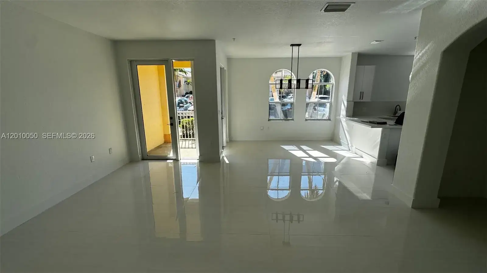 3 bedroom 2 bath Residential Lease for rent at 10012 NW 7th St # 112, Miami FL 33172