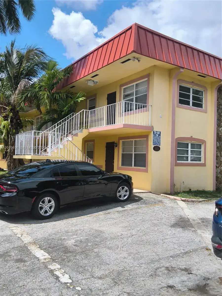 1 bedroom 1 bath Residential Lease for rent at 1826 Cleveland St # 6, Hollywood FL 33020