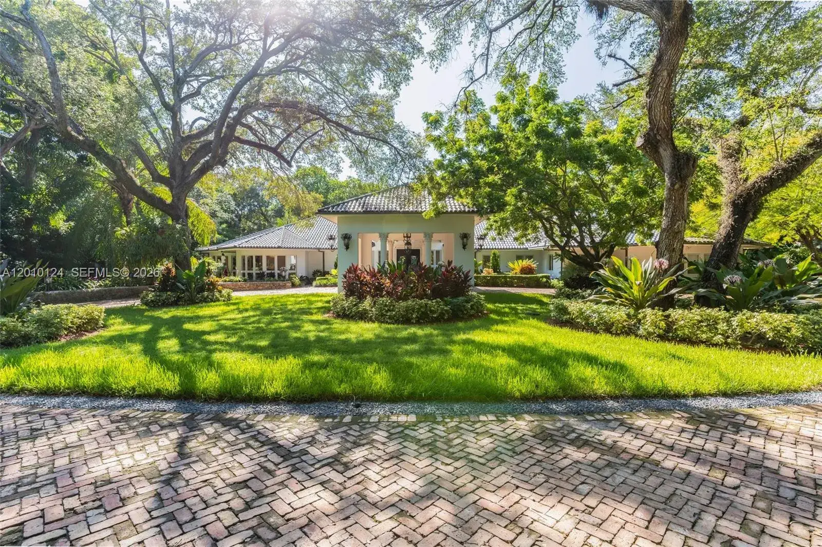 6 bedroom 6 bath Residential for sale at 9400 Old Cutler Rd, Coral Gables FL 33156
