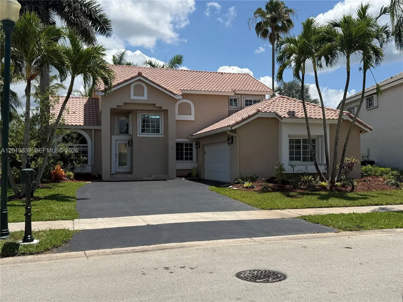 3 bedroom 2 bath Residential Lease for rent at 1070 Capistrano, Weston FL 33326
